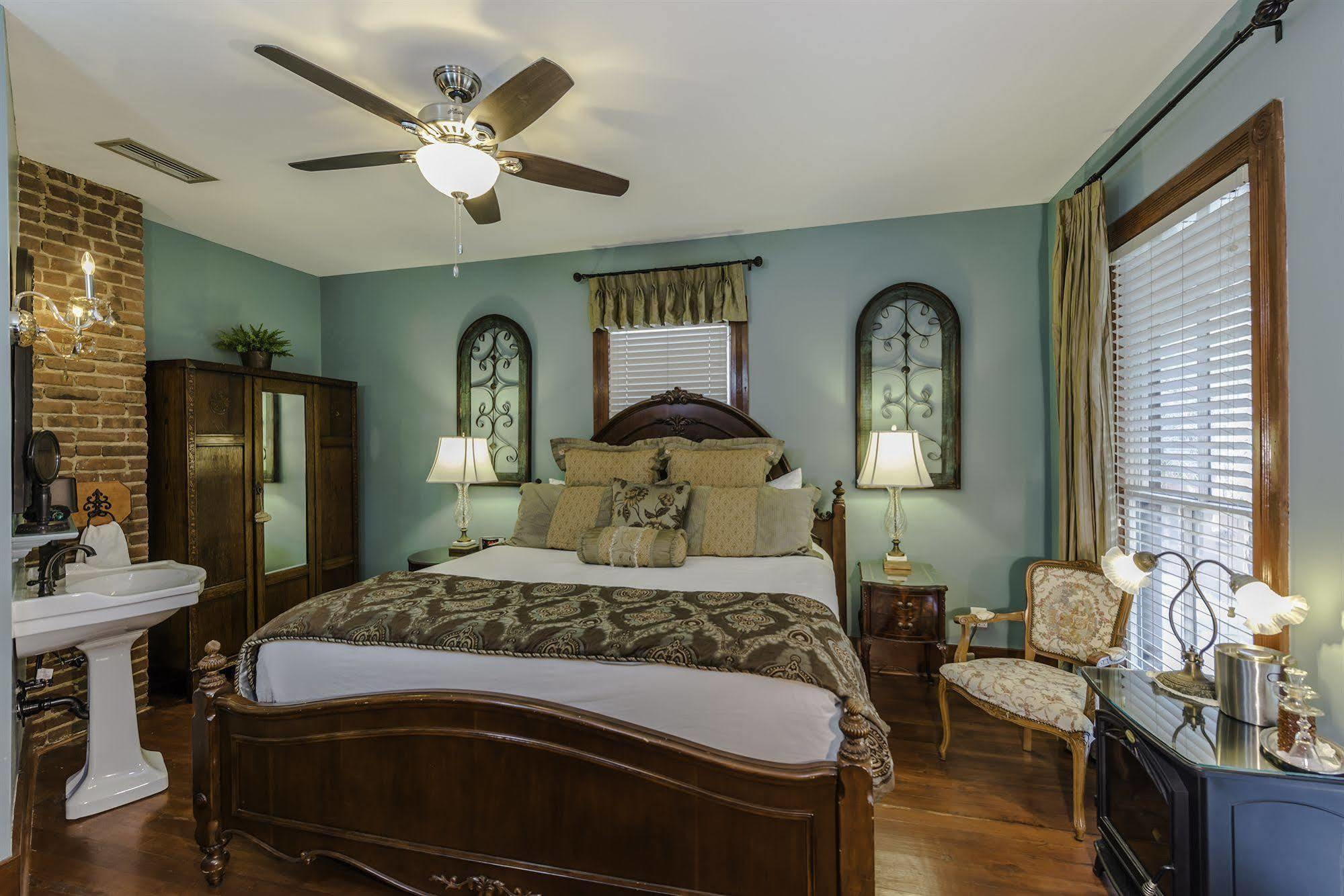 Carriage Way Inn Bed & Breakfast Adults Only - 21 Years Old And Up 세인트어거스틴 외부 사진